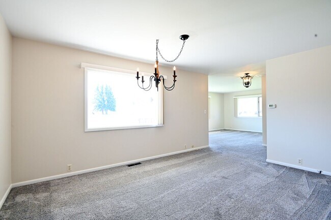 Building Photo - 272 WY-335