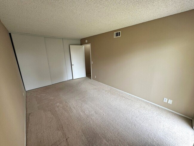 Building Photo - 7313 Unicorn Cir