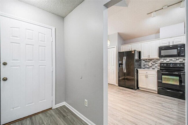 Building Photo - 2705 Stone Oak Dr