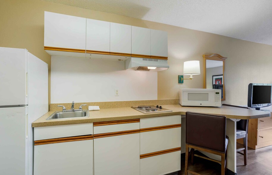 Building Photo - Furnished Studio-Memphis - Poplar Avenue