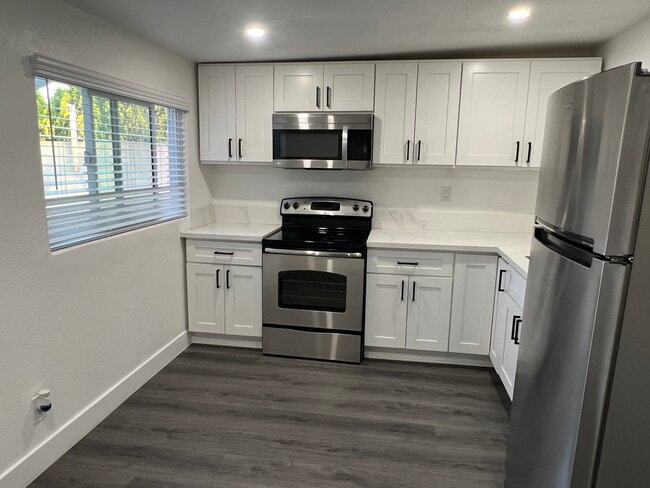 Building Photo - 40585 Sanalamar Dr