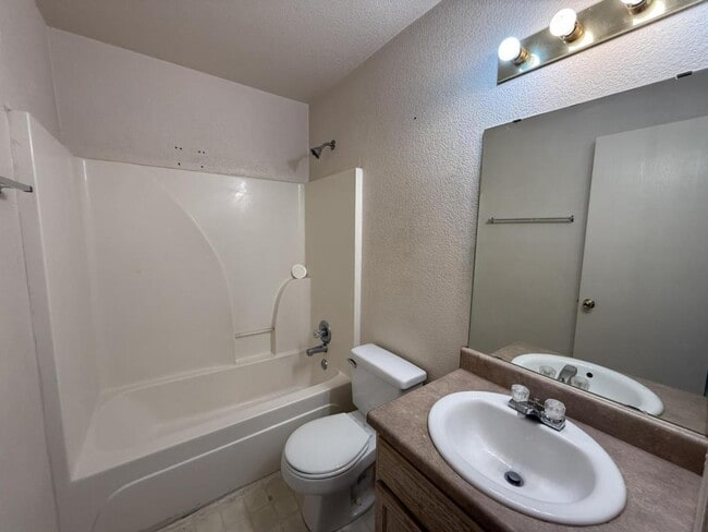 Building Photo - 2811 Cantabrian Dr
