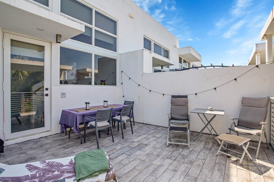 Building Photo - 87 N Shore Dr