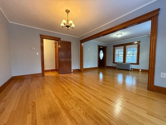 Building Photo - 58 Oxford St N