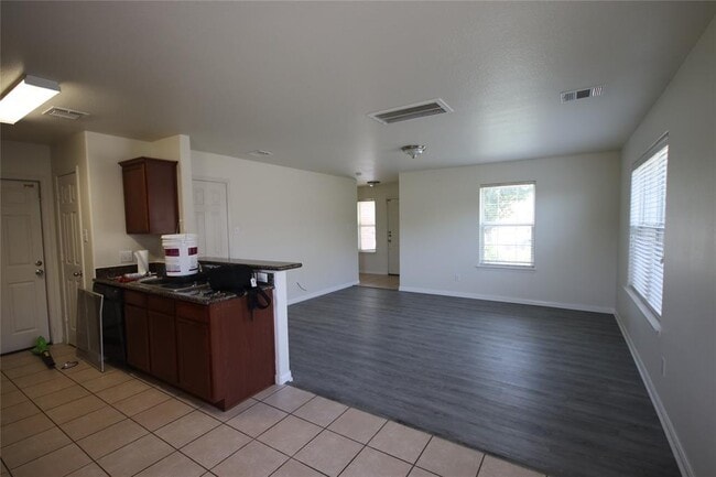 Building Photo - 28994 San Bernard River Loop