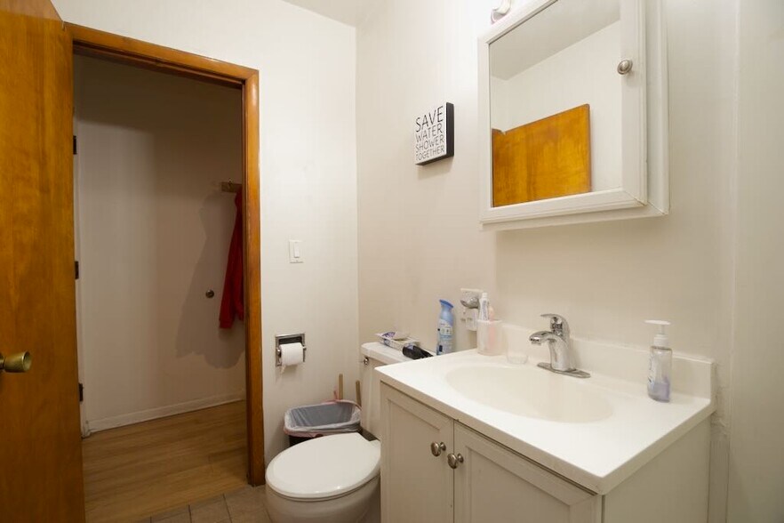 Building Photo - 1475 W Erie St