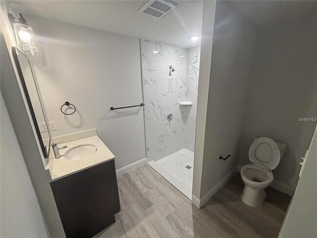 Building Photo - 1725 Crystal Grove Dr