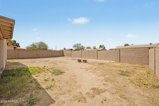 Building Photo - 932 W Libra Dr