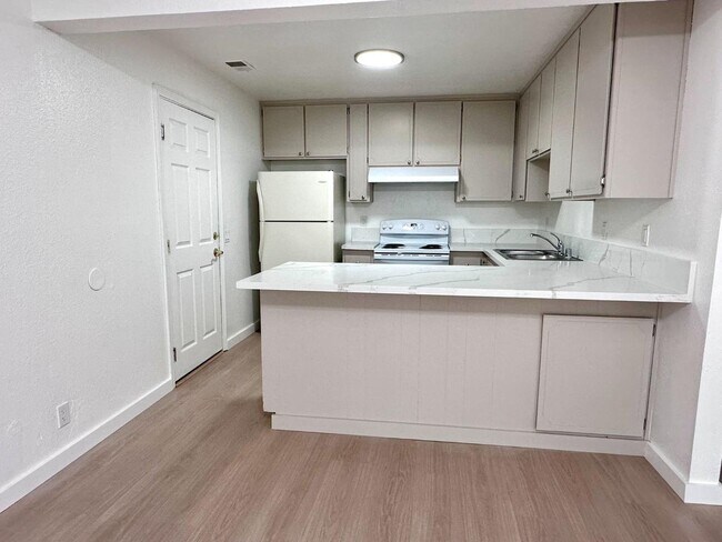 Building Photo - 4507-4507 Zachary Way