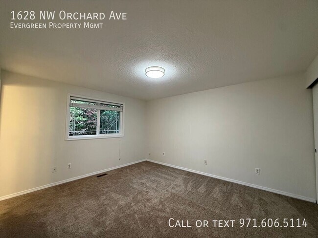 Building Photo - 1628 NW Orchard Ave