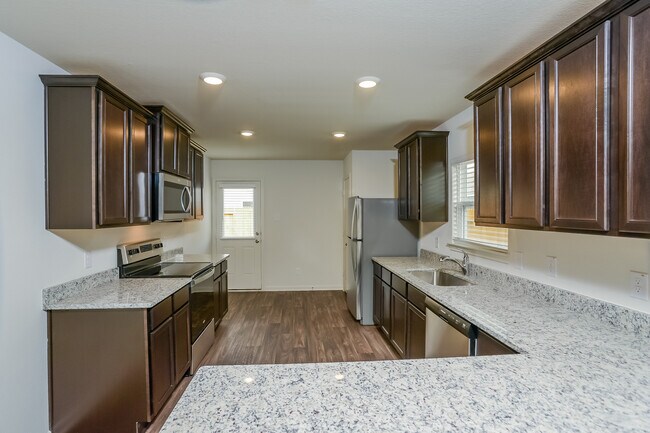 Building Photo - 11923 Lake Park