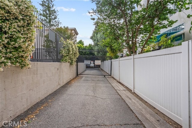 Building Photo - 5055 Coldwater Canyon Ave