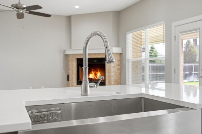 Building Photo - 6609 Desert Willow Tr