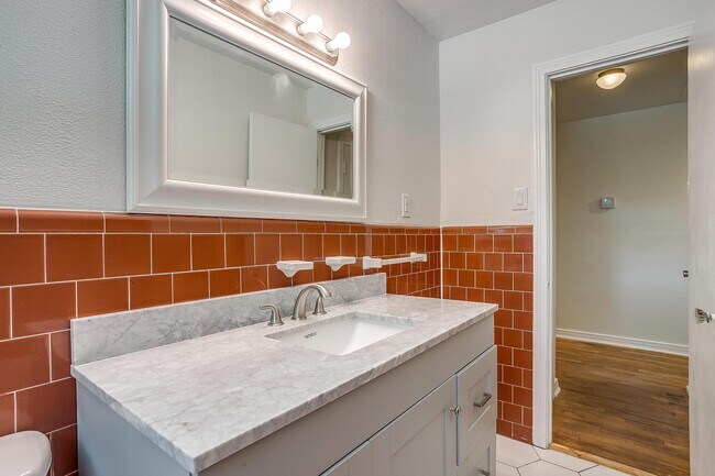 Building Photo - 3647 Washburn Ave