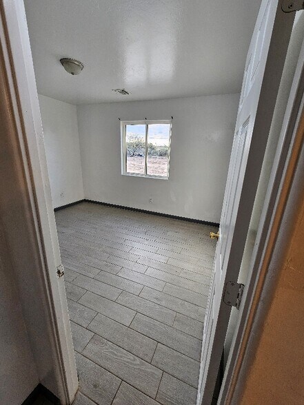 Building Photo - 5070 S Park Ave