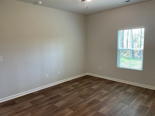 Building Photo - 1027 Harbor Dr