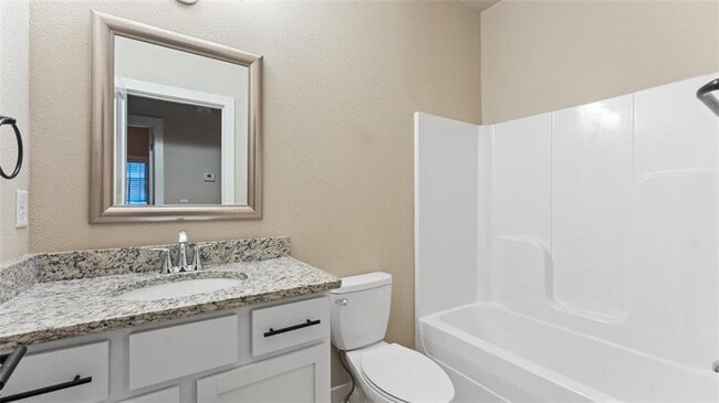 Building Photo - 1023 NE Hts Ln