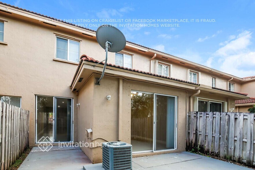 Building Photo - 7663 N Southwood Cir