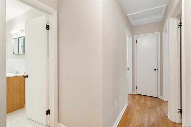 Building Photo - 208 Longhill Rd