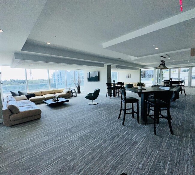 Building Photo - 101 S Eola Dr