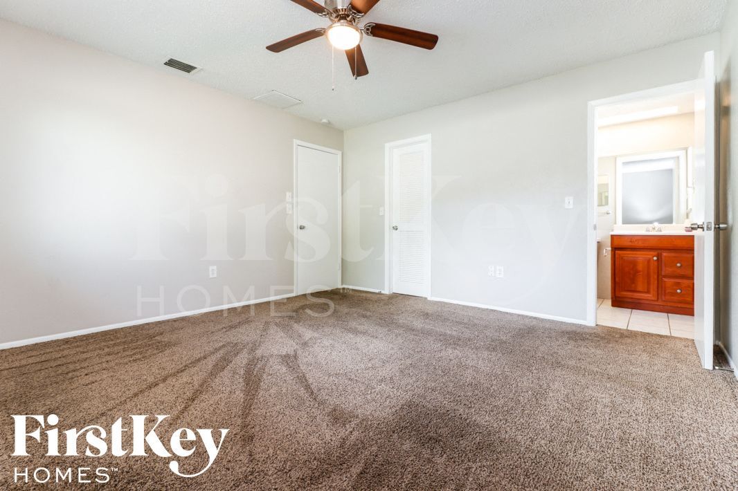 Building Photo - 7704 Riverdale Dr