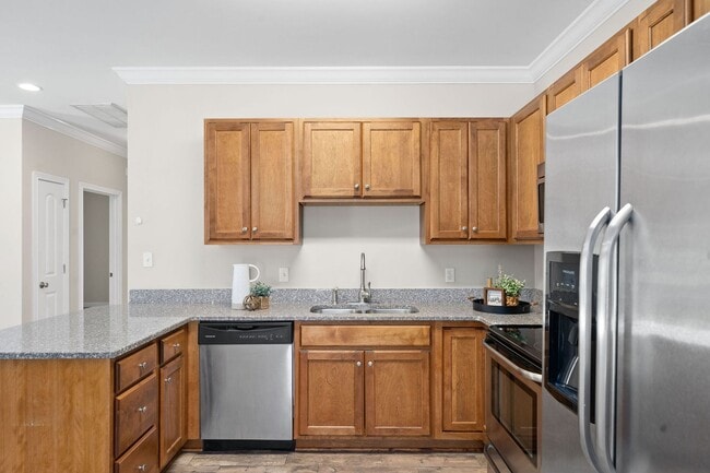 Building Photo - Cute Duplex in the Heart of Pembroke !!