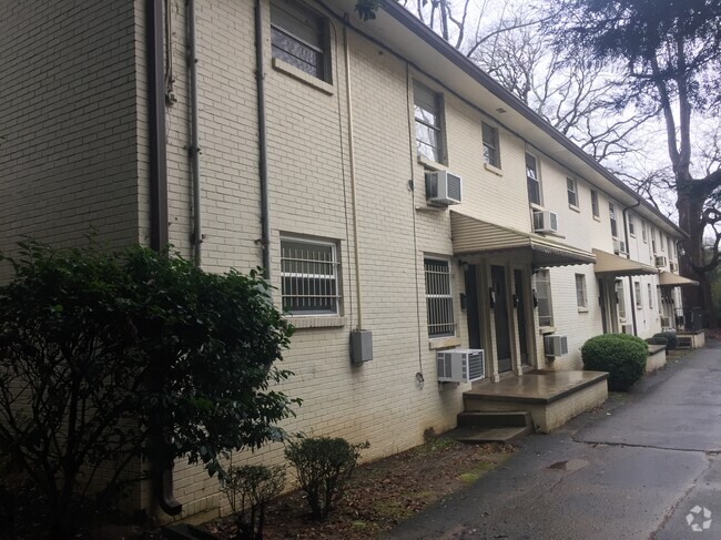 Building Photo - 860 Monroe Dr NE