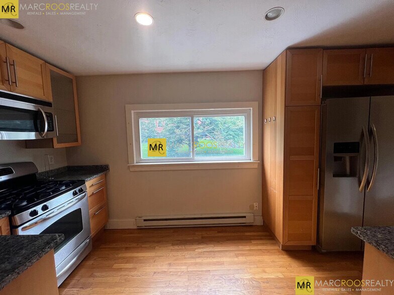 Building Photo - 76 Chestnut St