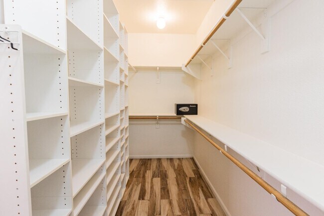 Building Photo - 7421 S Kachina Dr