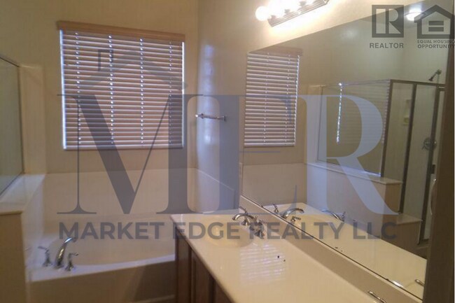 Building Photo - 4Bed/2.5Bath House at Litchfield/Greenway!...