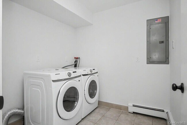 Building Photo - 44 Schriever Ln