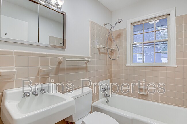 Building Photo - 805 Trenton St