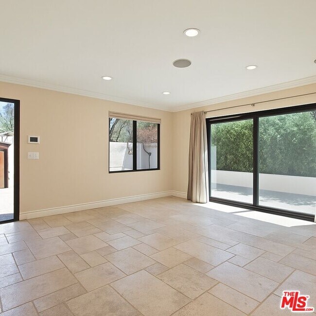 Building Photo - 5515 Ruthwood Dr