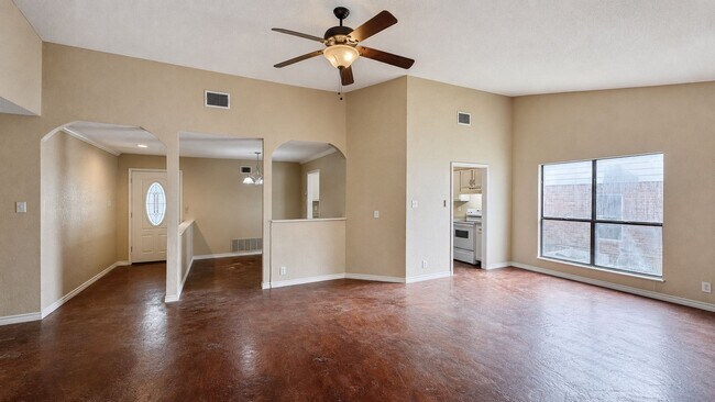 Building Photo - Spacious 3-bedroom, 2-bath rental offering 1,580 square feet in Schertz!