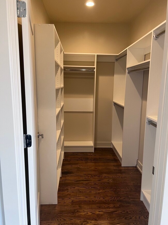 Building Photo - 1208 E 64th St