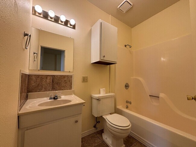 Building Photo - Uptown Apartments