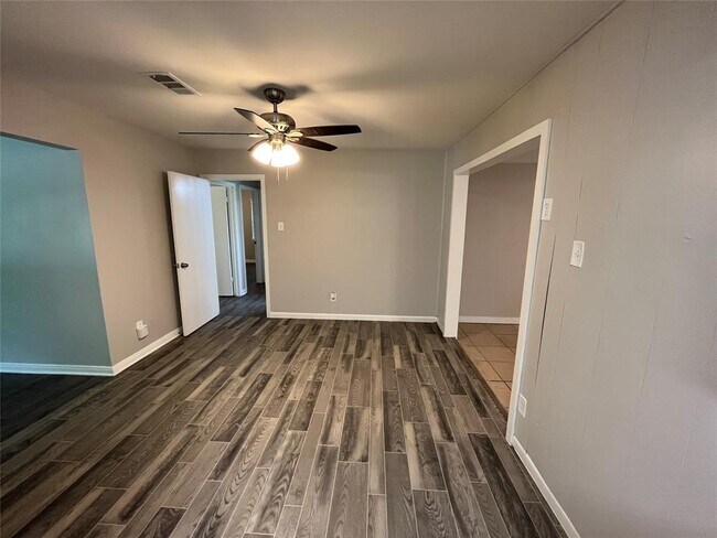 Building Photo - 408 Bluebell St