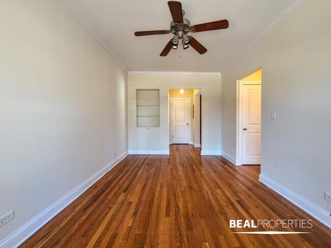 Building Photo - 1 bedroom in CHICAGO IL 60613