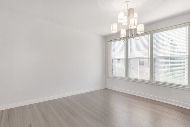 Building Photo - Stunning 3-Bedroom Townhouse in the Heart of South End!