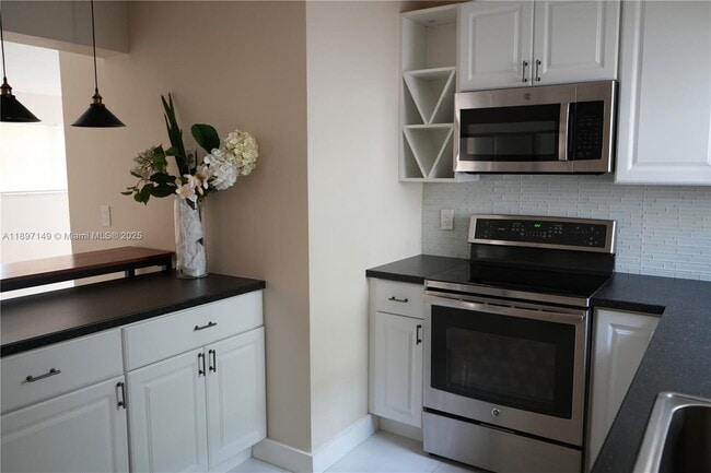 Building Photo - 3100 S Le Jeune Rd