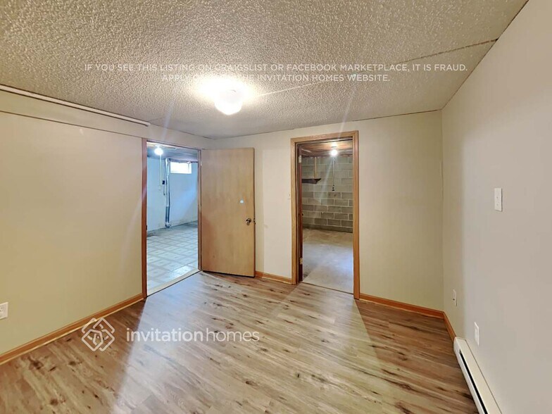 Building Photo - 1660 6th Ave W