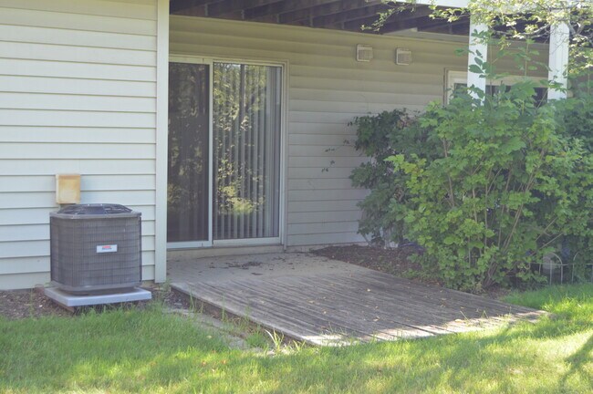 Building Photo - 40 N Victoria Ln