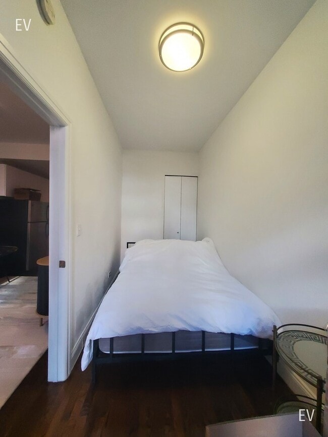 Building Photo - 37 E 65th St