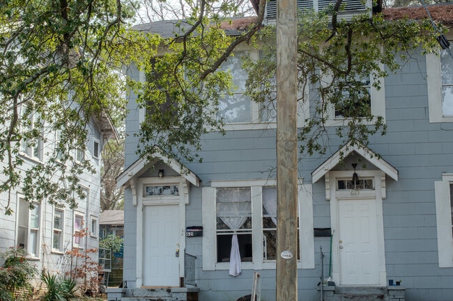 Building Photo - 621 Merrick St