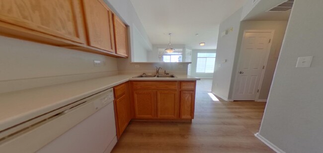 Building Photo - Quaint 2-Bedroom, 2-Bath condo in great lo...