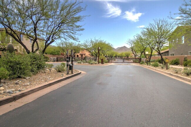 Building Photo - 9427 E Trailside View