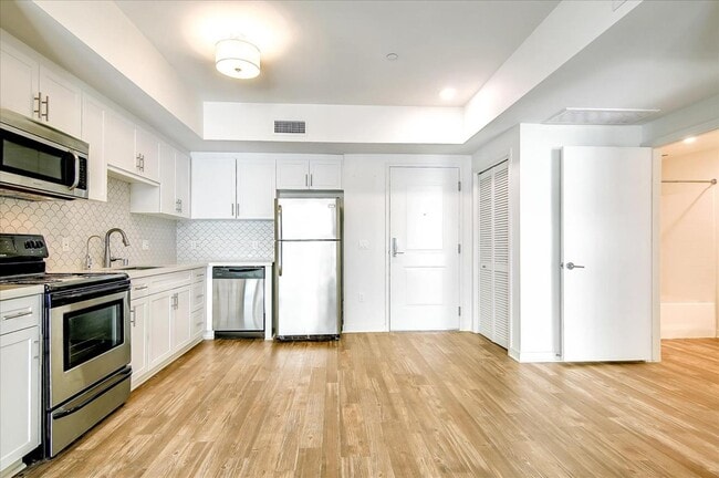 Building Photo - 12655 Bluff Creek Dr