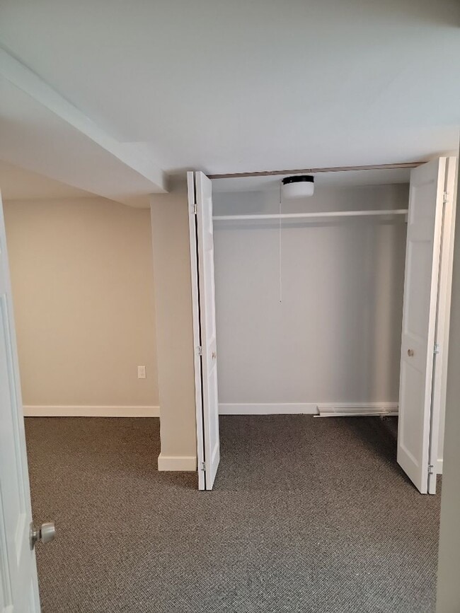 Building Photo - AVAILABLE JUNE 1st 2026 - Fantastic Newly Renovated 5 Bed 2 Bath Home w/ Garage