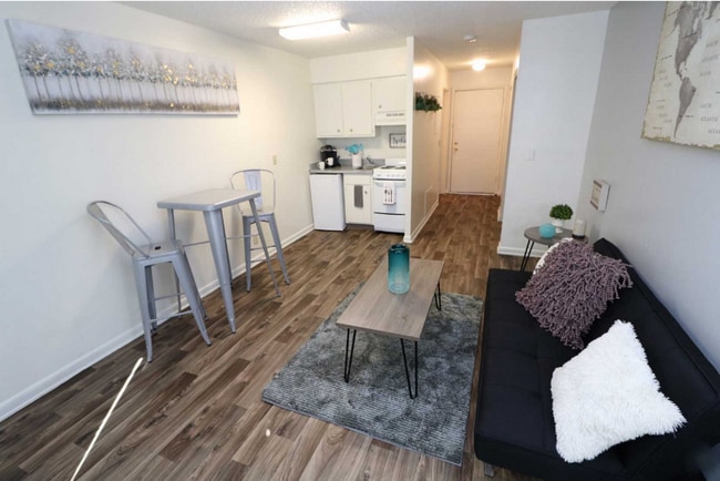 Interior Photo - The Loop @950