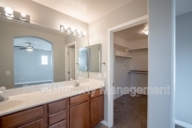 Building Photo - 15166 W Aster Dr